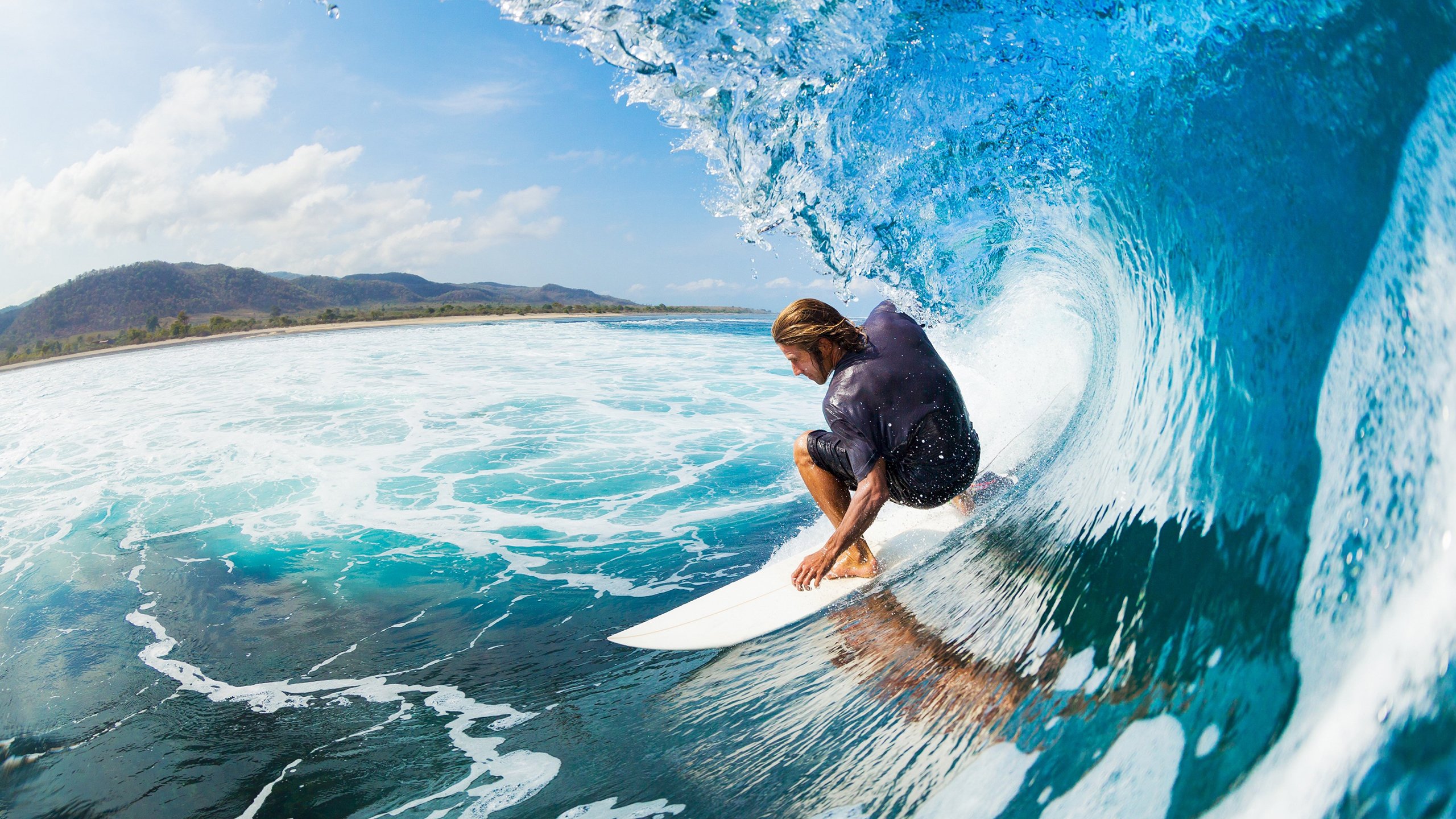 雪太大，塞内加尔球员脚底打滑完成“冰上倒钩”，塞内加尔摔跤