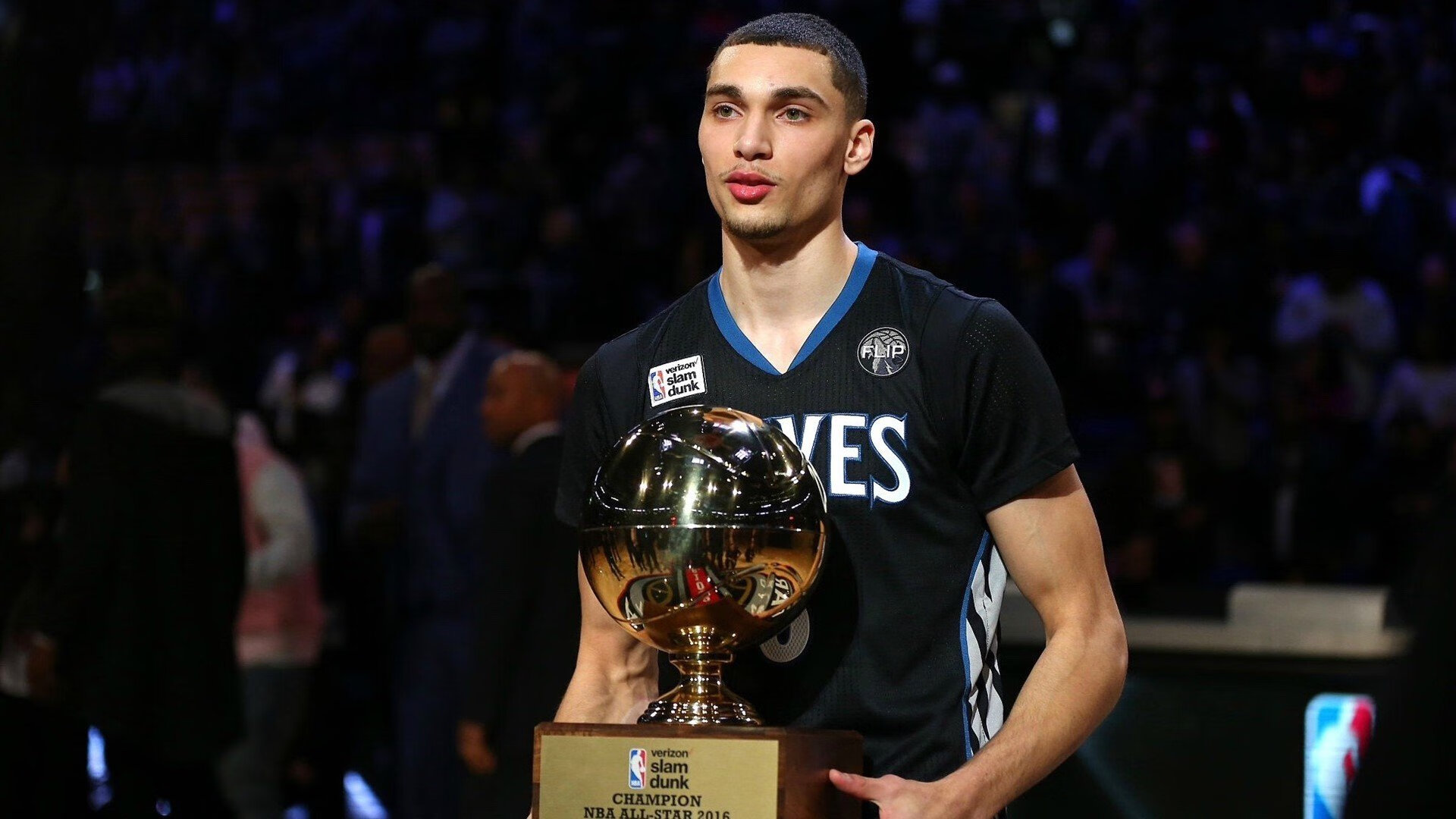 _湖人队领袖詹姆斯再度发威，带队胜出_，湖人官宣詹姆斯