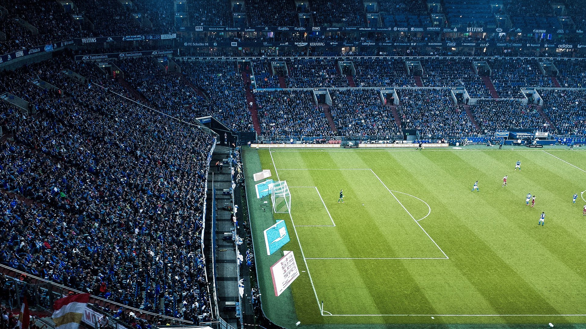 球迷“创意无限”自制作品：带你重温最感动瞬间，自创球技免费